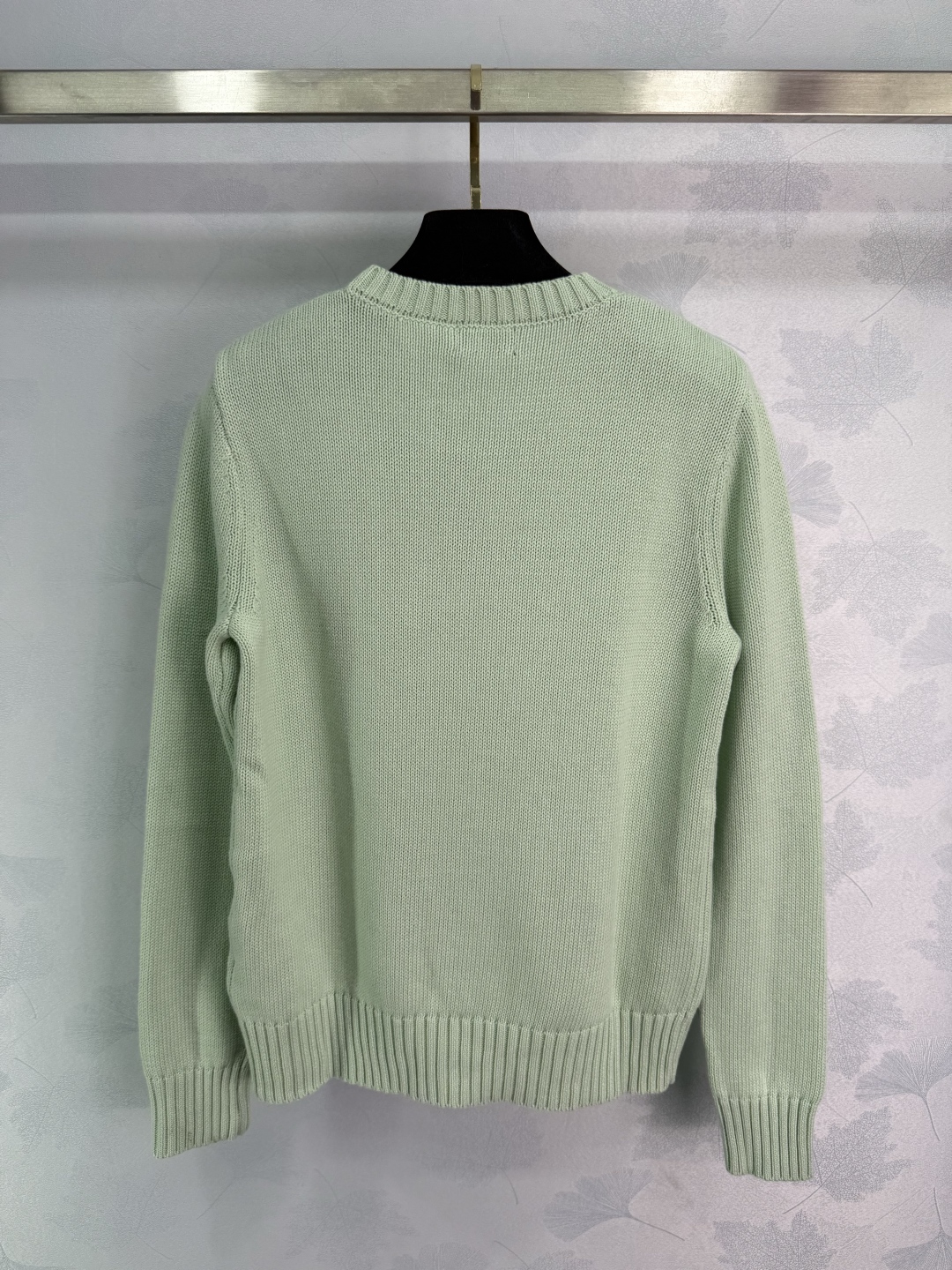 Ralph Lauren's new Fall/Winter 25 collection features a round-neck knitted long-sleeved top with a bear jacquard pattern. - Image 3