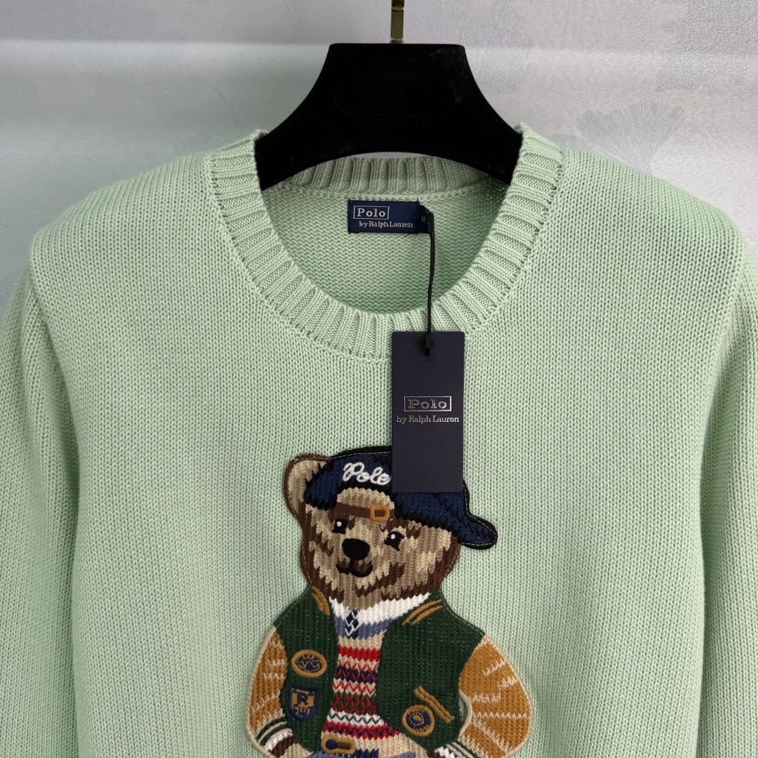 Ralph Lauren's new Fall/Winter 25 collection features a round-neck knitted long-sleeved top with a bear jacquard pattern. - Image 4