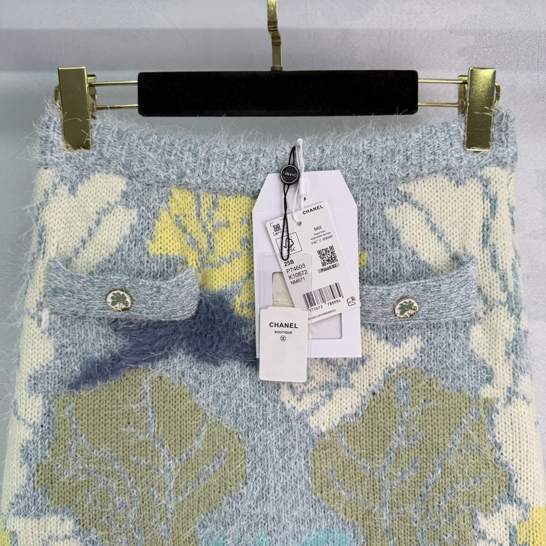 Chanel Lotus Leaf Pattern Knit Skirt! - Image 4