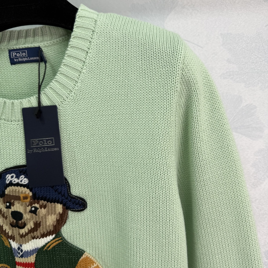 Ralph Lauren's new Fall/Winter 25 collection features a round-neck knitted long-sleeved top with a bear jacquard pattern. - Image 5