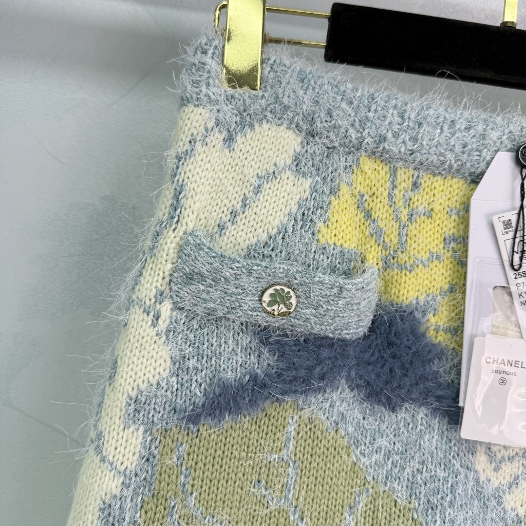 Chanel Lotus Leaf Pattern Knit Skirt! - Image 6