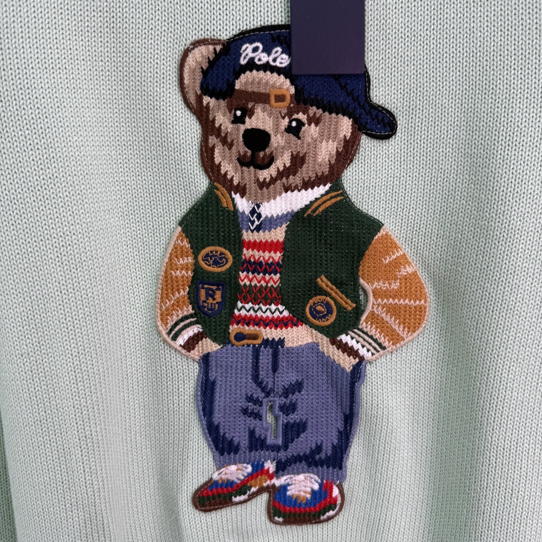 Ralph Lauren's new Fall/Winter 25 collection features a round-neck knitted long-sleeved top with a bear jacquard pattern. - Image 7