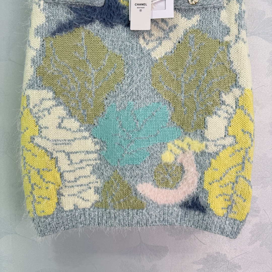 Chanel Lotus Leaf Pattern Knit Skirt! - Image 8