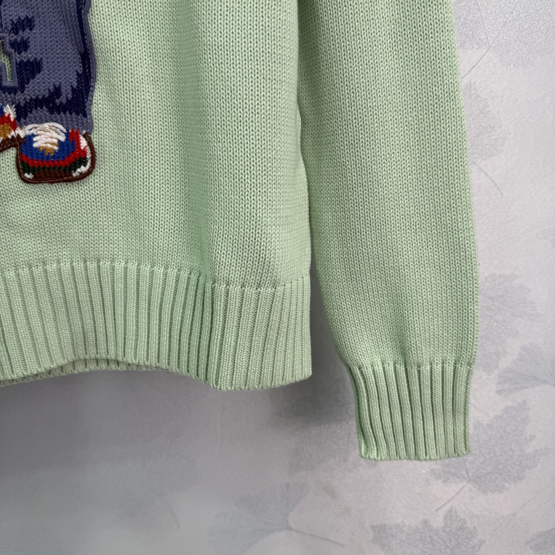 Ralph Lauren's new Fall/Winter 25 collection features a round-neck knitted long-sleeved top with a bear jacquard pattern. - Image 9