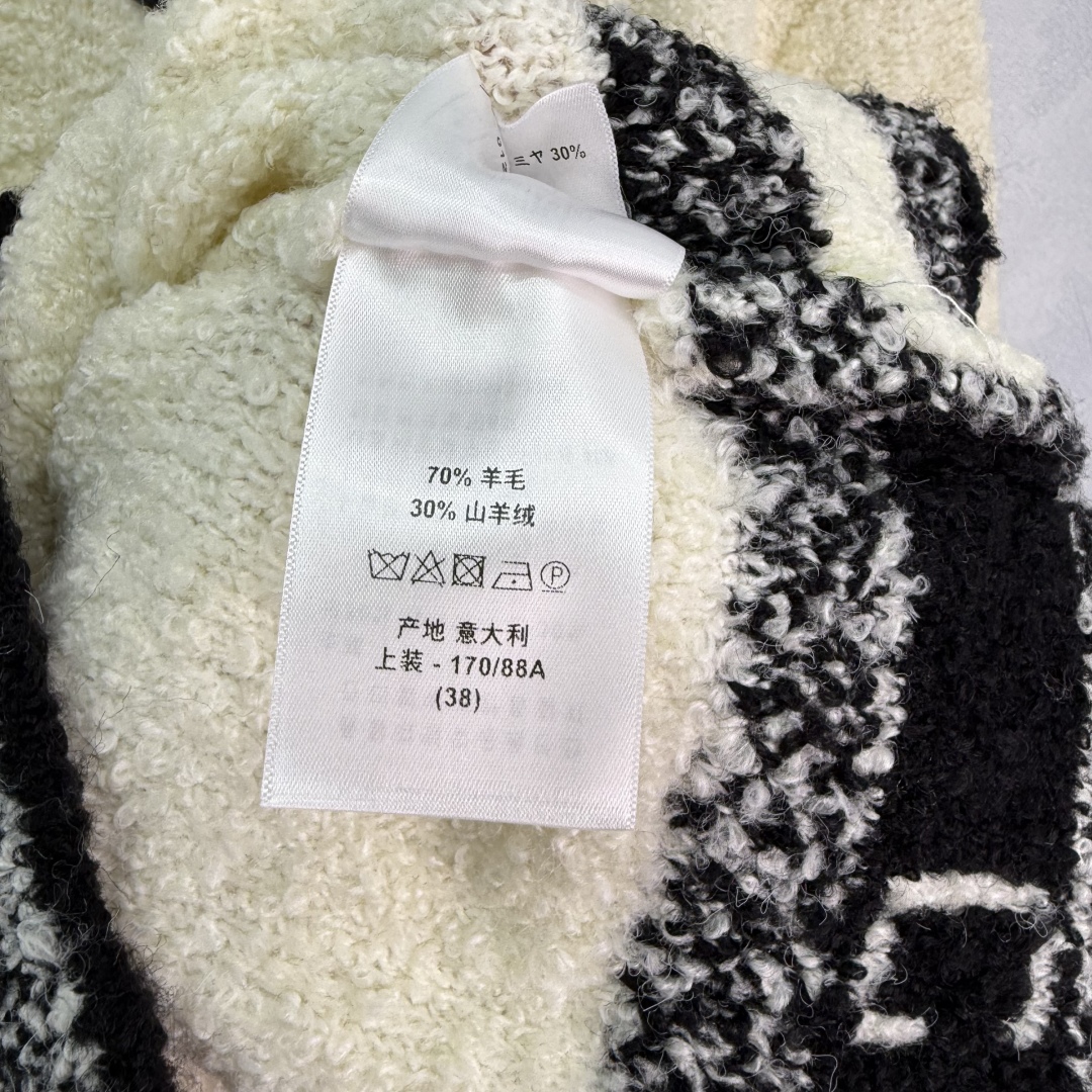 Dior Autumn/Winter 2025 Cardigan! - Image 10